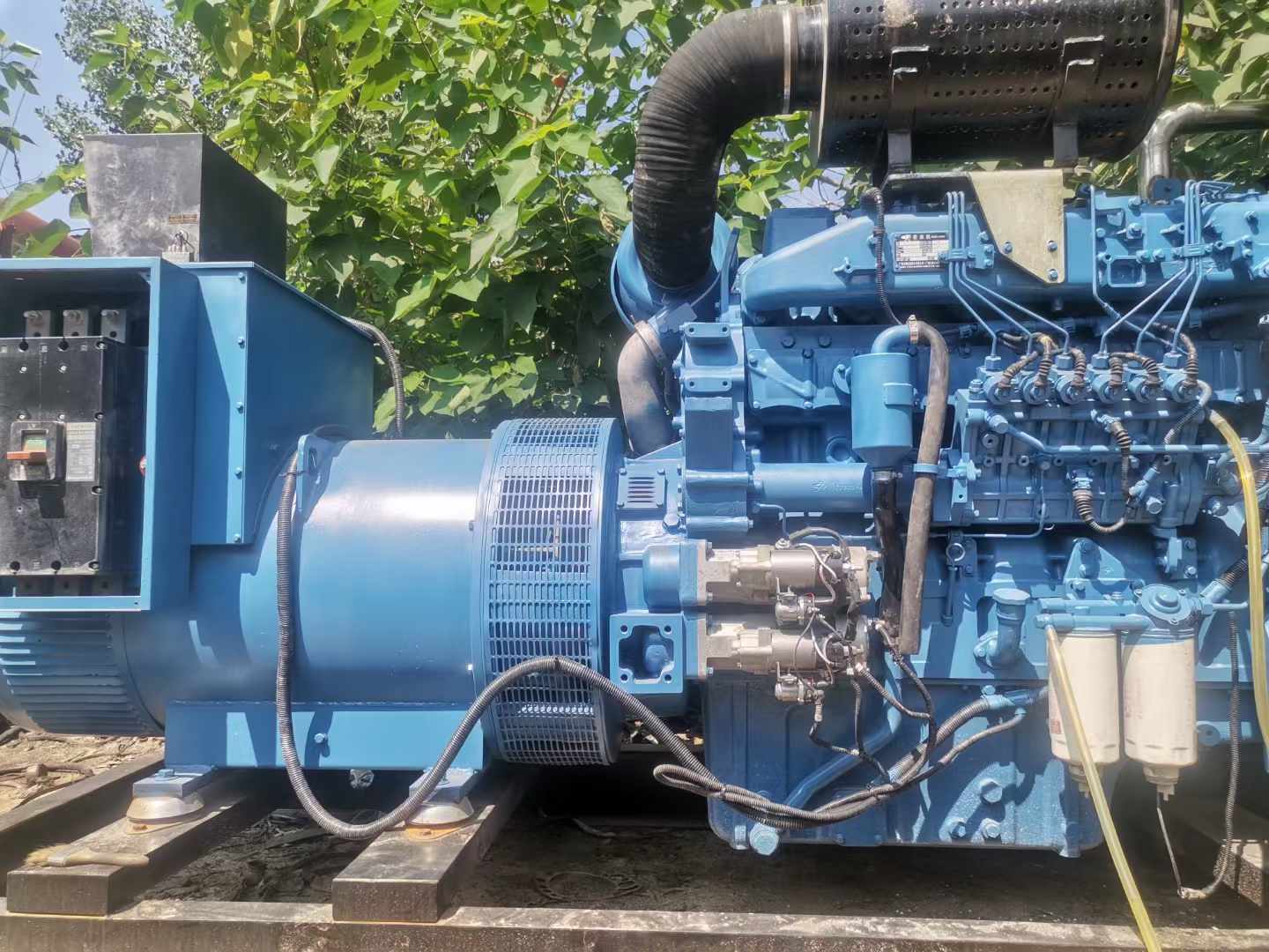 明水详细说明降低 800kW 柴油发电机输出电流波动的方法